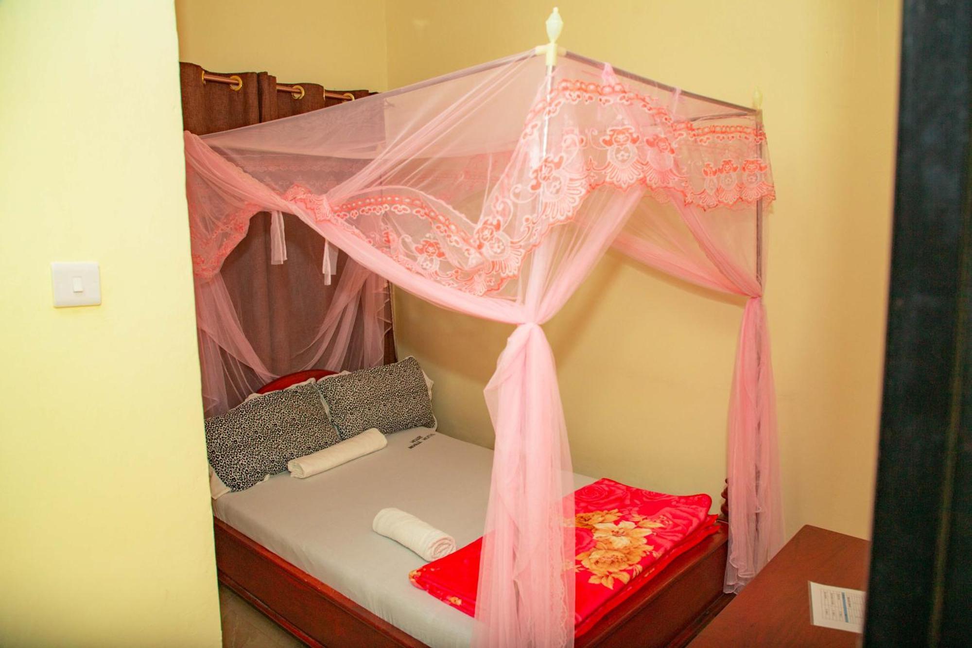 Kilimanjaro White House Hotel Moshi Buitenkant foto